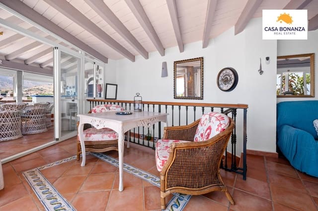 Chalet de 4 habitaciones en La Herradura, Almuñécar en venta con piscina garaje - 699.000 € (Ref: 9891495)