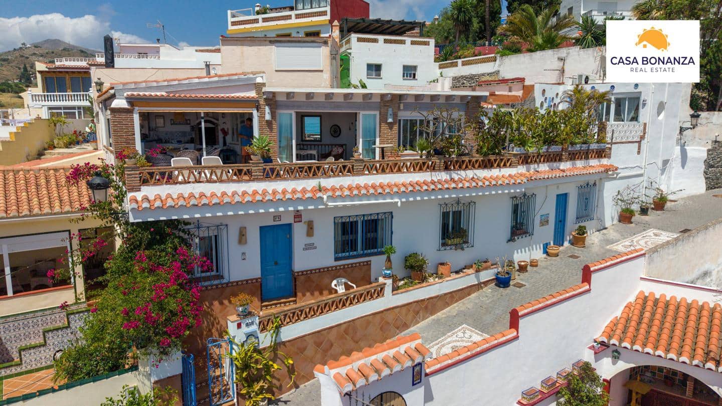 Chalet de 4 habitaciones en La Herradura en venta con piscina garaje - 699.000 € (Ref: 9891495)