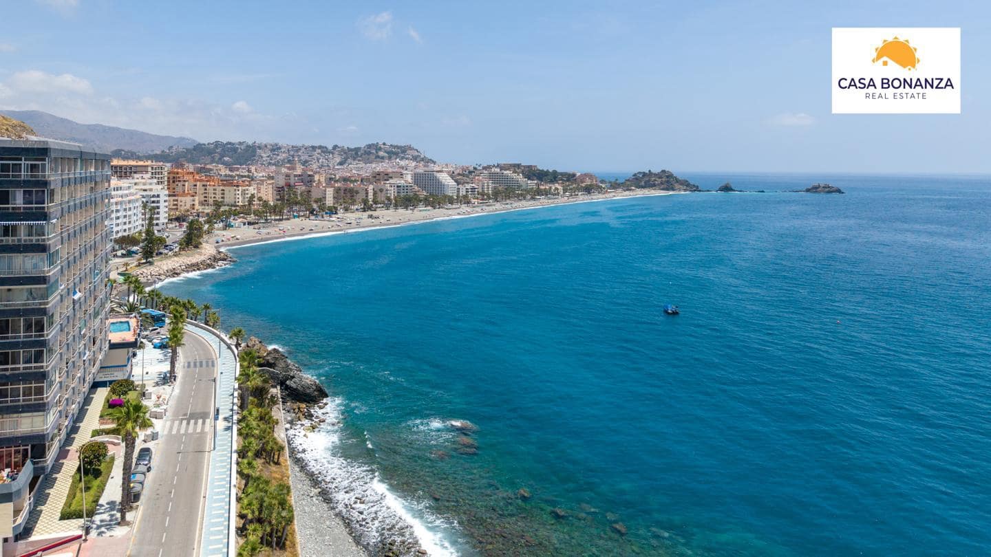 2 bedroom Flat for sale in Almunecar with pool - € 450,000 (Ref: 9936874)