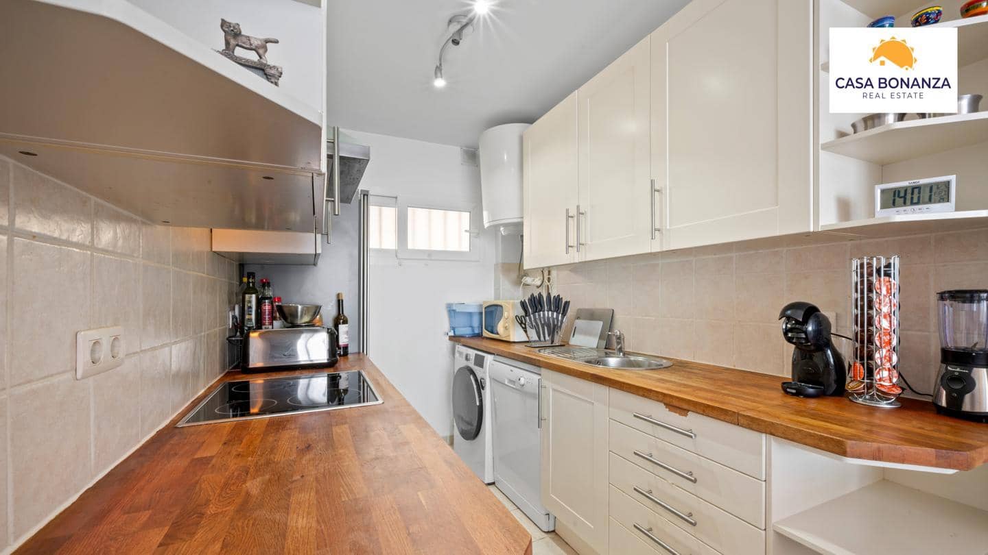 2 bedroom Flat for sale in Almunecar with pool - € 450,000 (Ref: 9936874)