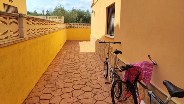 4 bedroom Villa for sale in Peñíscola with garage - € 250,000 (Ref: 8454001)