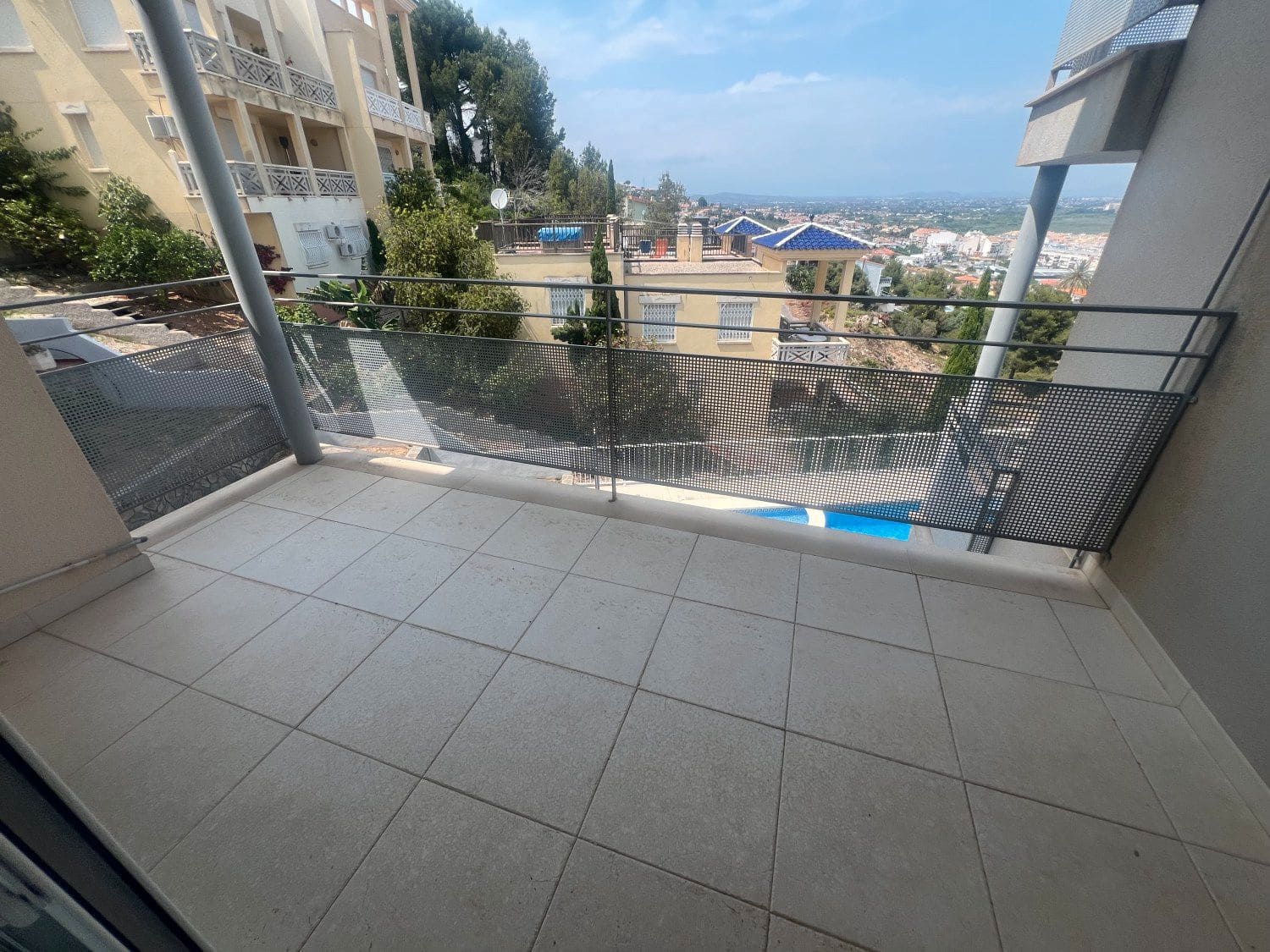 3 soverom Kjedet enebolig til salgs i Peniscola med svømmebasseng garasje - € 197 000 (Ref: 9075562)