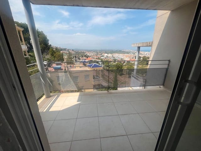 3 soverom Kjedet enebolig til salgs i Peñíscola med svømmebasseng garasje - € 197 000 (Ref: 9075562)