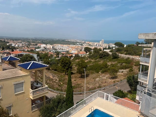 3 soverom Kjedet enebolig til salgs i Peñíscola med svømmebasseng garasje - € 197 000 (Ref: 9075562)