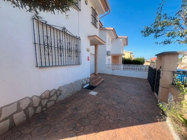 4 soveværelse Semi-Rækkehus til salg i Peniscola med swimmingpool garage - € 240.000 (Ref: 9105920)