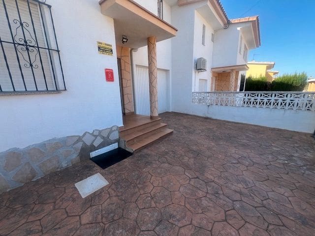 4 soveværelse Semi-Rækkehus til salg i Peniscola med swimmingpool garage - € 240.000 (Ref: 9105920)