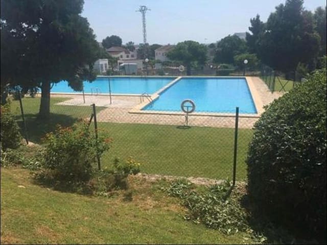 2 soverom Kjedet enebolig til salgs i Peñíscola med svømmebasseng garasje - € 185 000 (Ref: 9391156)