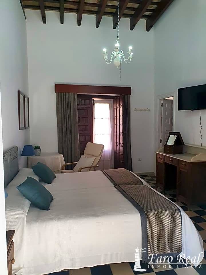 5 bedroom Villa for sale in Sanlucar de Barrameda with pool garage - € 750,000 (Ref: 9420133)