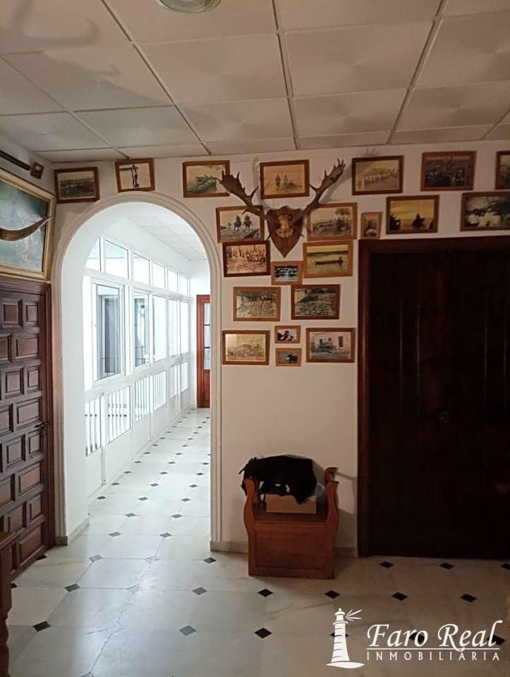 7 bedroom Villa for sale in Sanlucar de Barrameda - € 420,000 (Ref: 9420135)