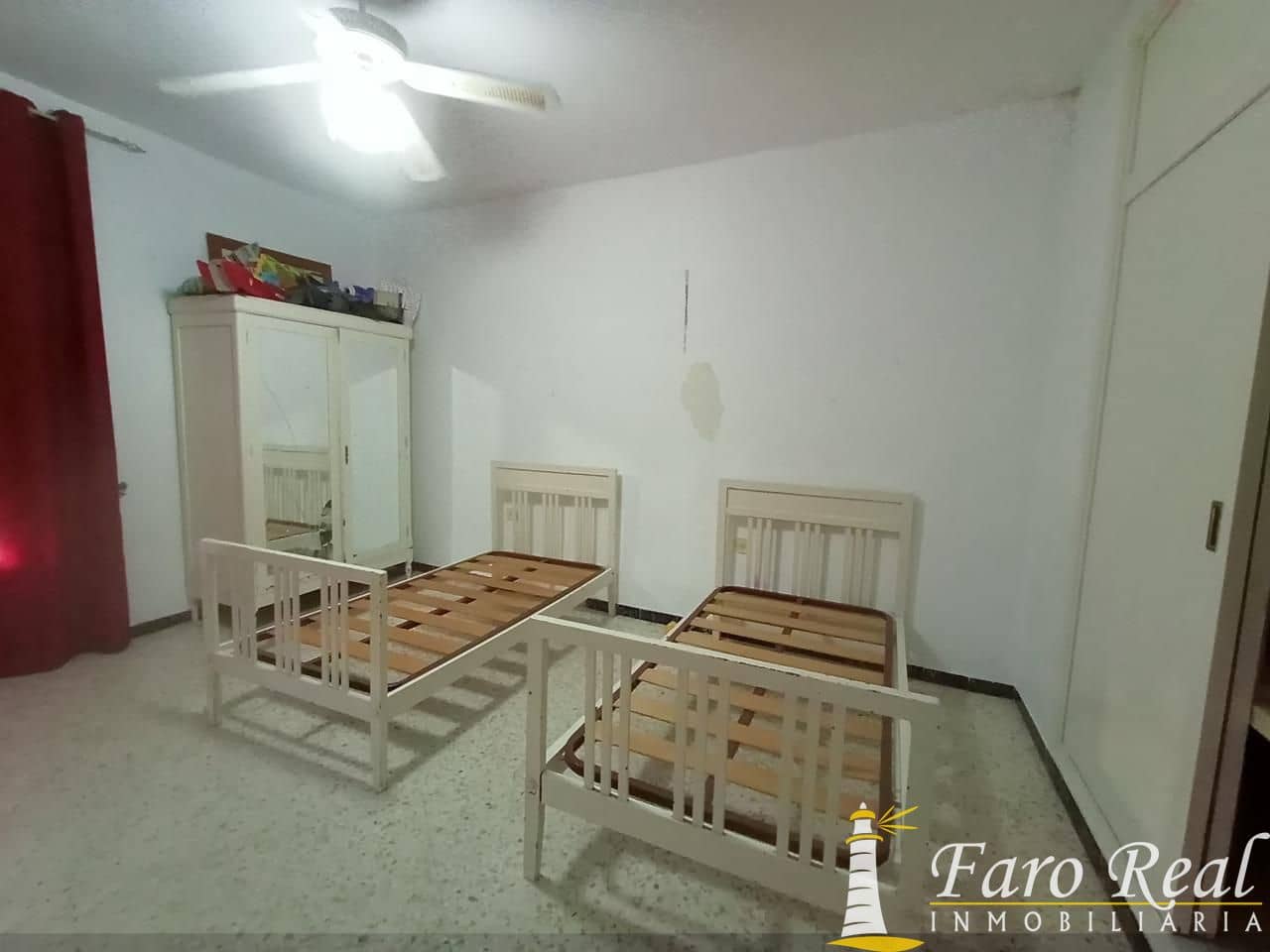 3 bedroom Flat for sale in Sanlucar de Barrameda - € 200,000 (Ref: 9420138)