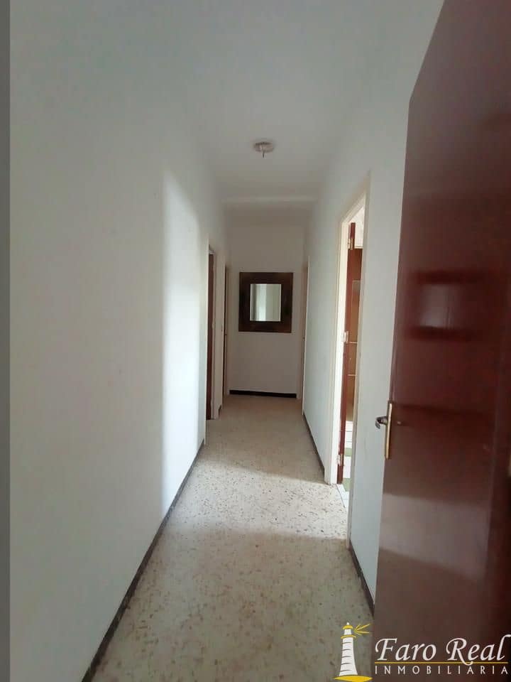 3 bedroom Flat for sale in Sanlucar de Barrameda - € 200,000 (Ref: 9420138)