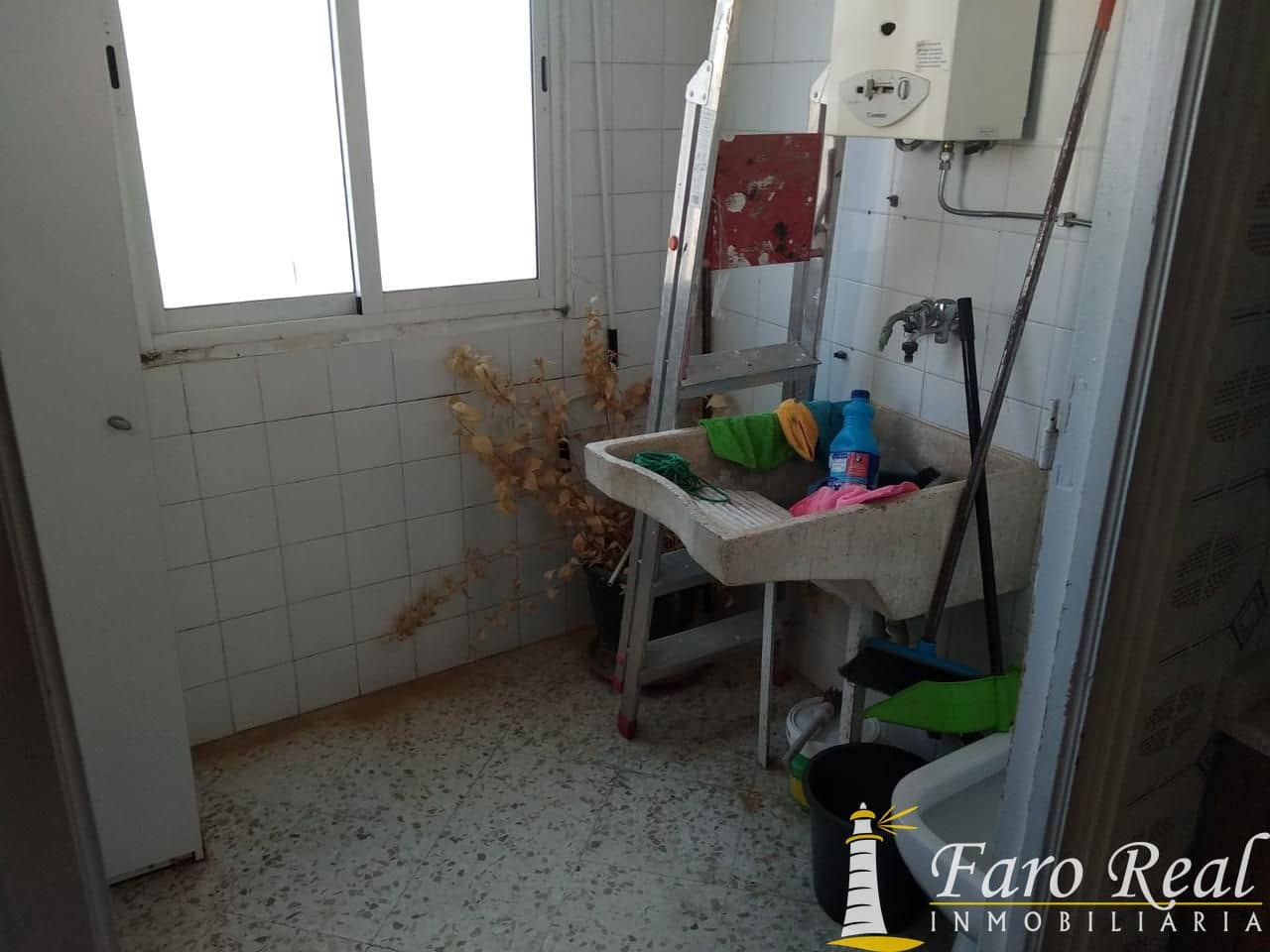 3 bedroom Flat for sale in Sanlucar de Barrameda - € 200,000 (Ref: 9420138)