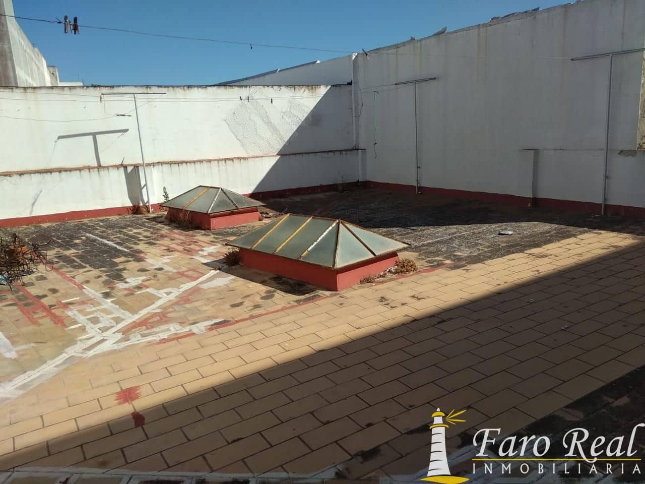 3 bedroom Flat for sale in Sanlucar de Barrameda - € 200,000 (Ref: 9420138)