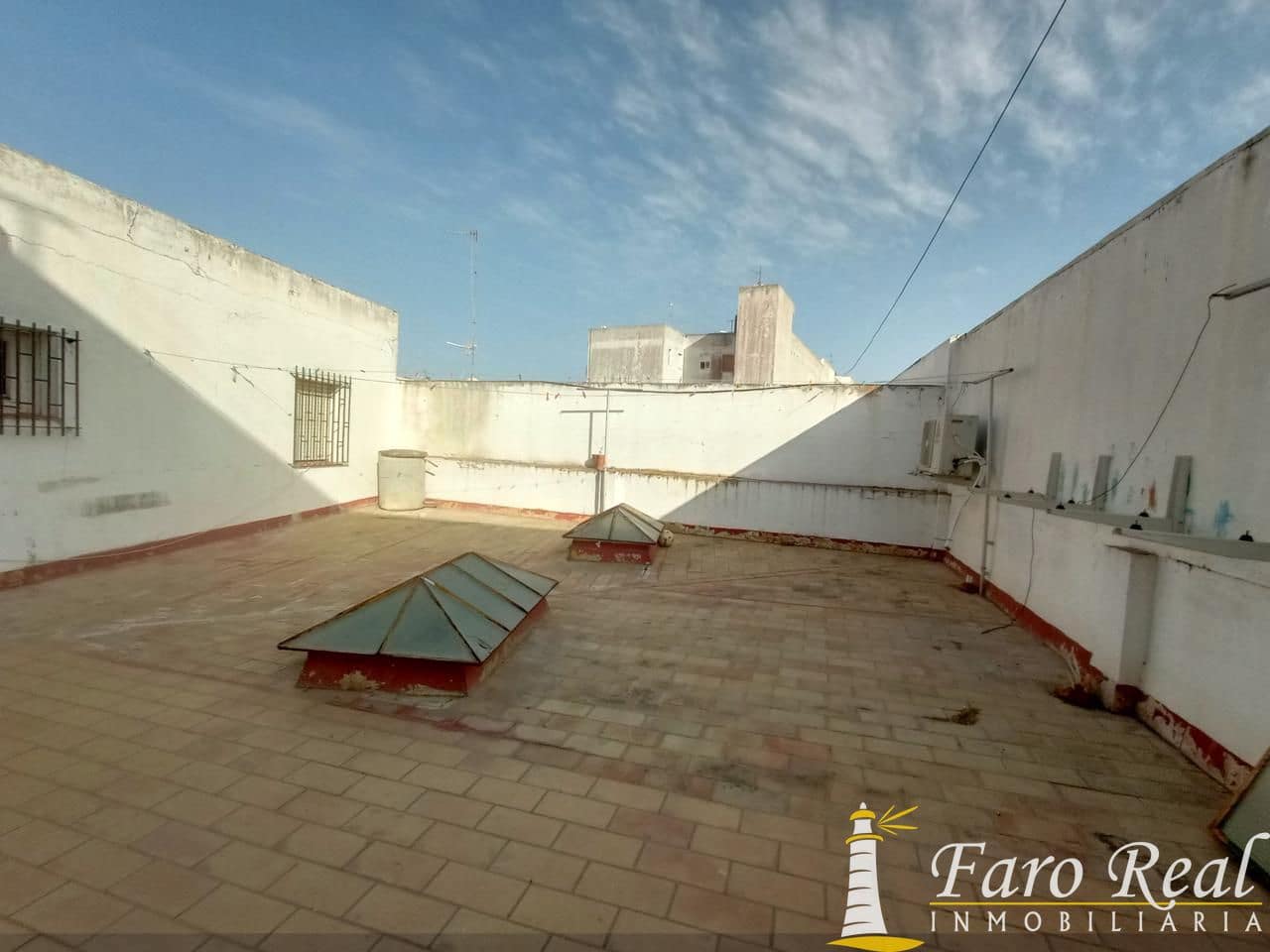 3 bedroom Flat for sale in Sanlucar de Barrameda - € 200,000 (Ref: 9420138)