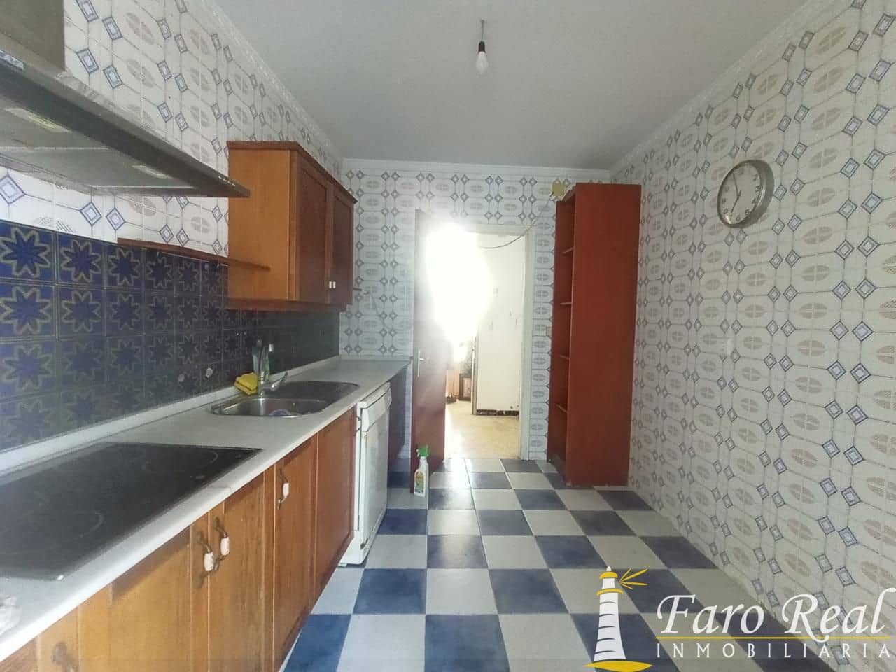 3 bedroom Flat for sale in Sanlucar de Barrameda - € 200,000 (Ref: 9420138)