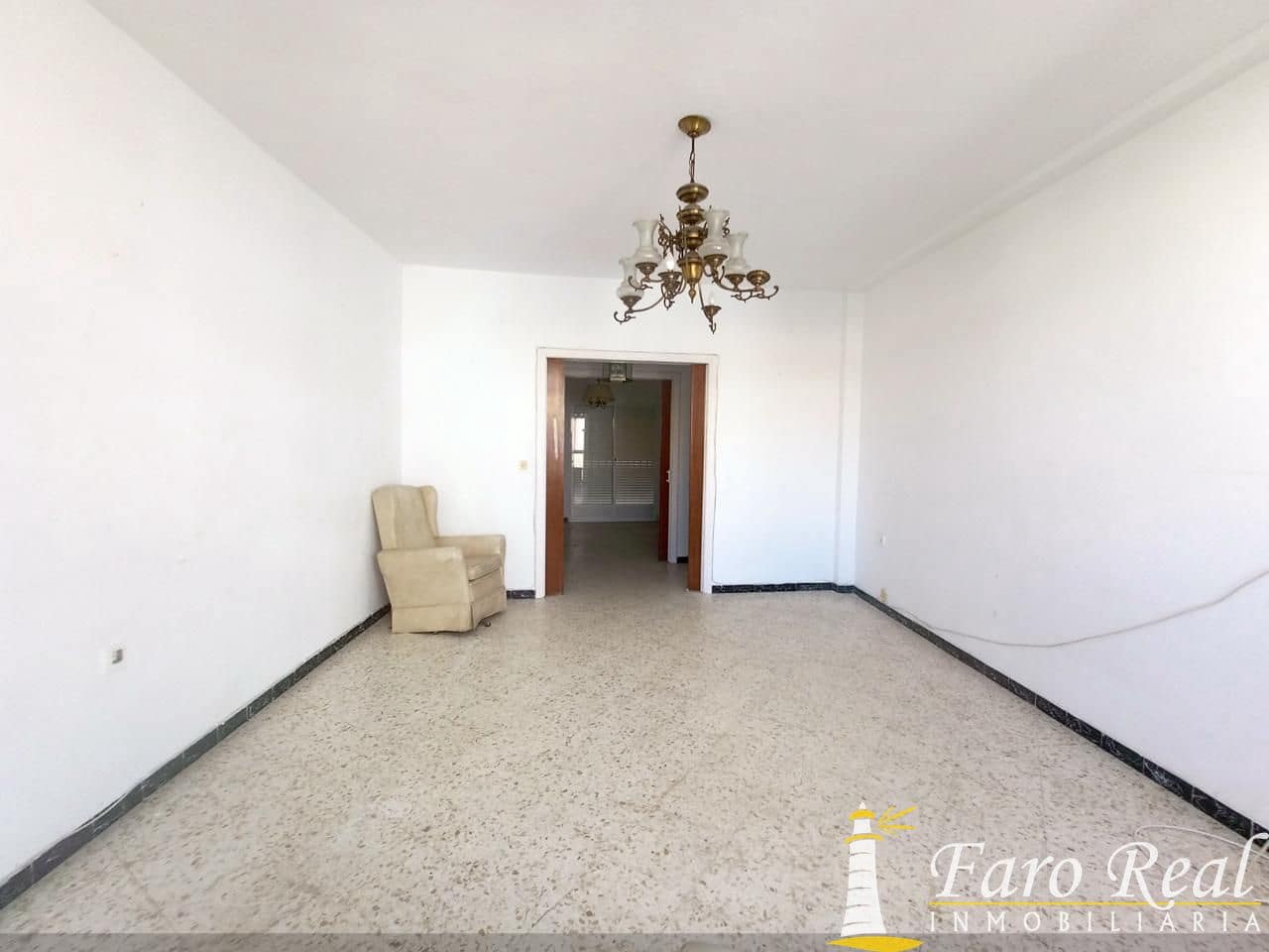 3 bedroom Flat for sale in Sanlucar de Barrameda - € 200,000 (Ref: 9420138)