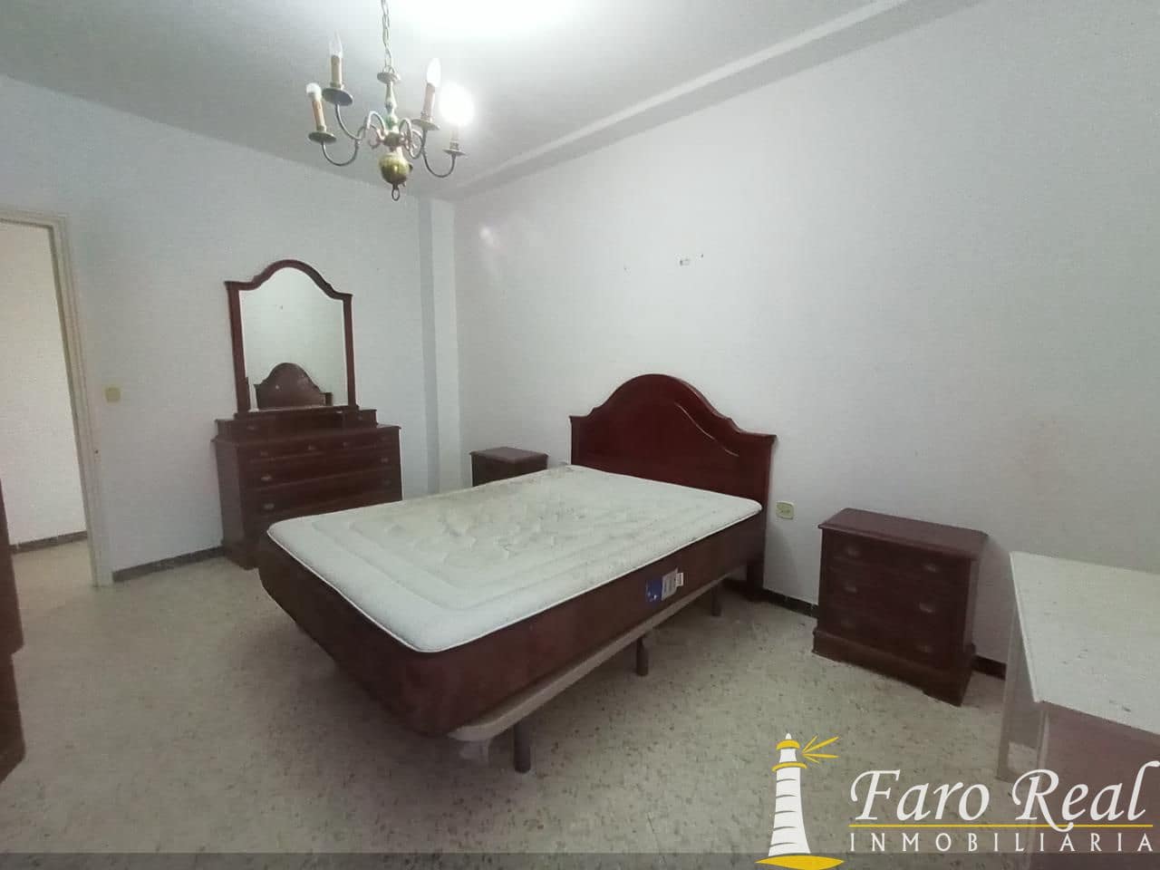 3 bedroom Flat for sale in Sanlucar de Barrameda - € 200,000 (Ref: 9420138)