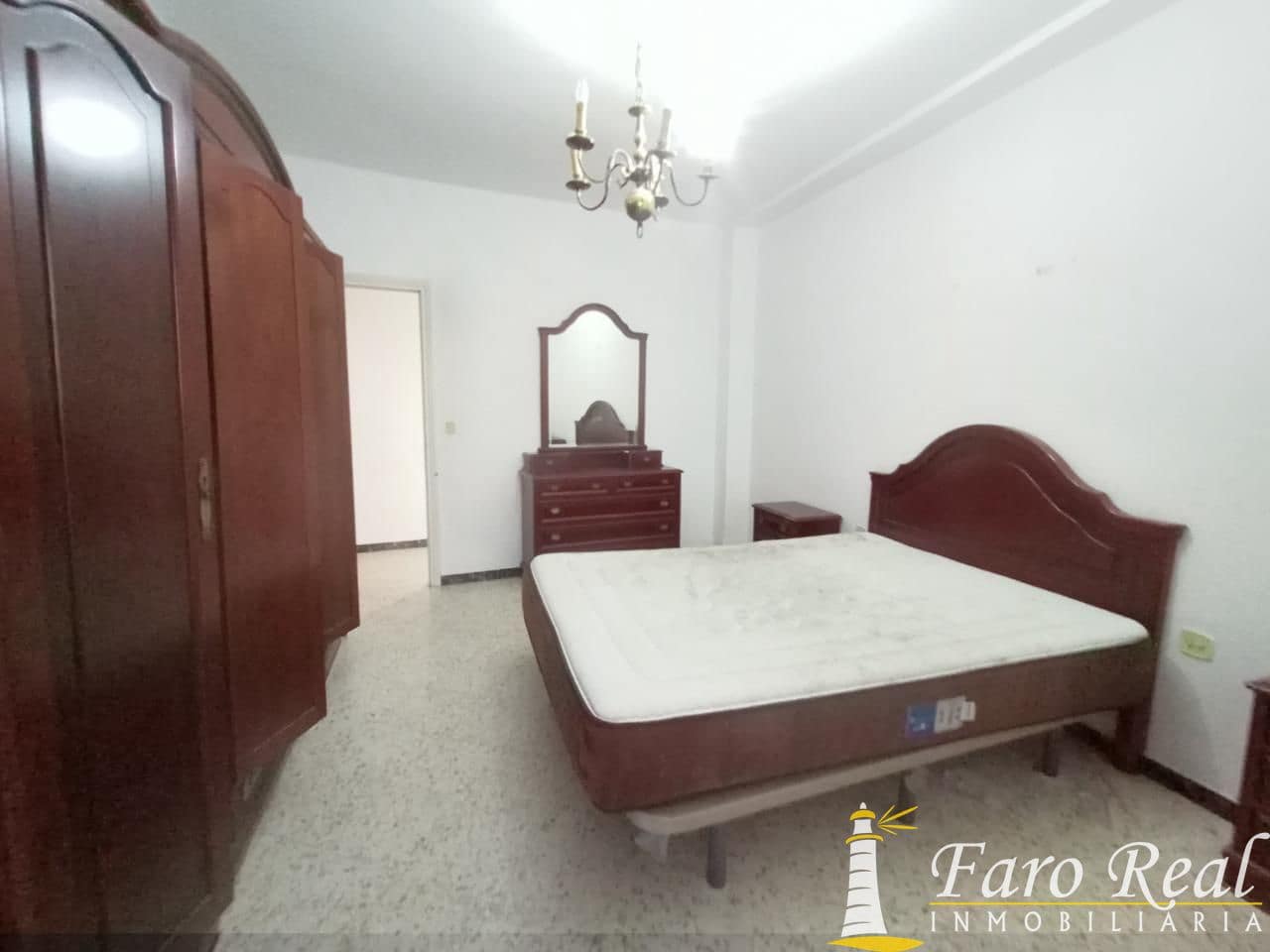 3 bedroom Flat for sale in Sanlucar de Barrameda - € 200,000 (Ref: 9420138)