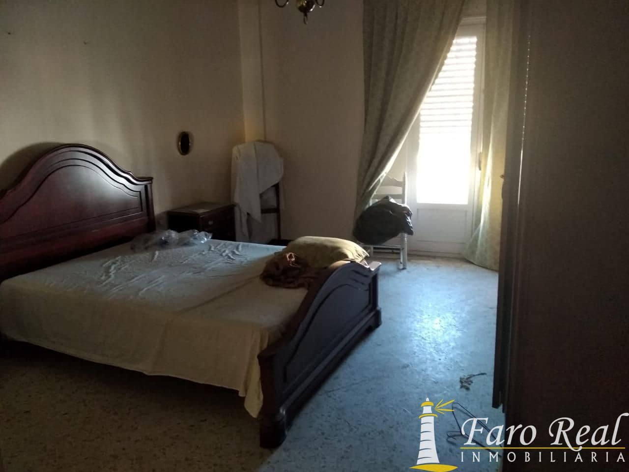 3 bedroom Flat for sale in Sanlucar de Barrameda - € 200,000 (Ref: 9420138)