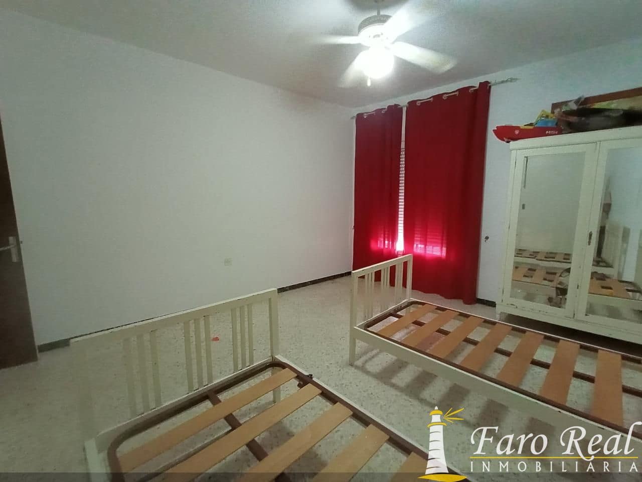3 bedroom Flat for sale in Sanlucar de Barrameda - € 200,000 (Ref: 9420138)