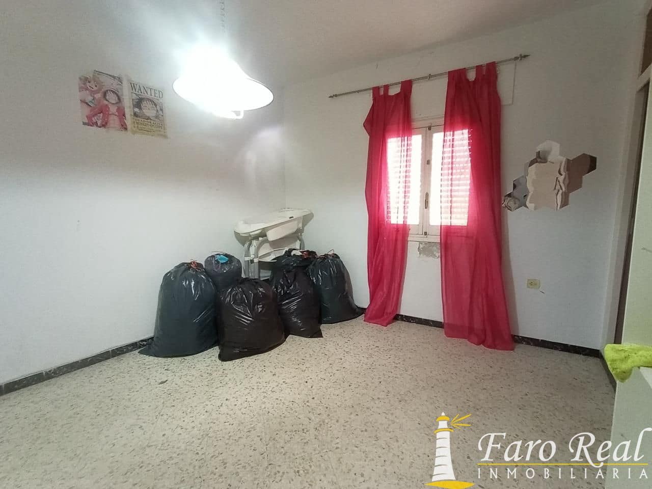 3 bedroom Flat for sale in Sanlucar de Barrameda - € 200,000 (Ref: 9420138)