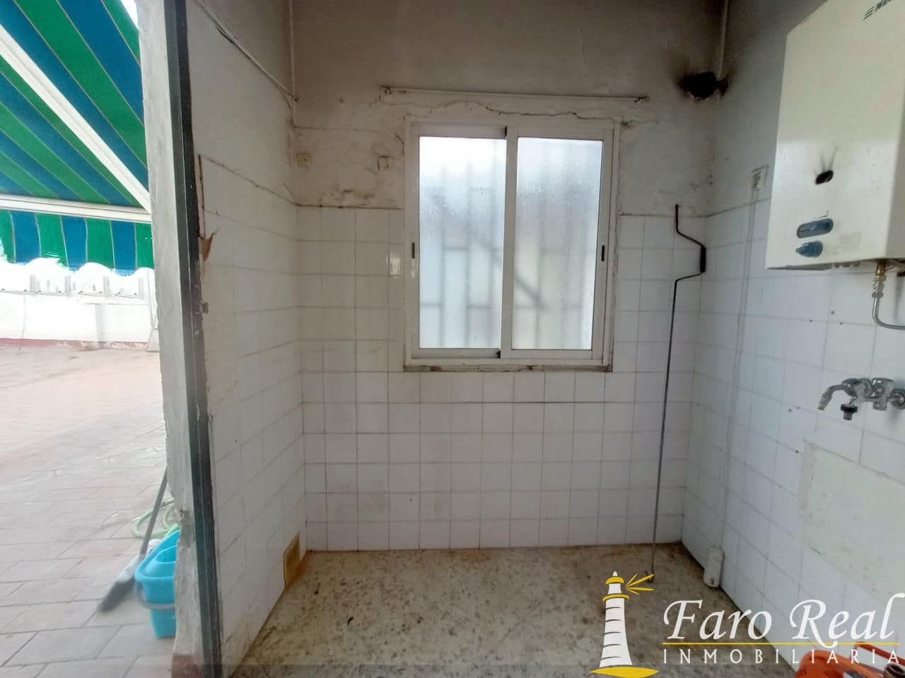 3 bedroom Flat for sale in Sanlucar de Barrameda - € 200,000 (Ref: 9420138)