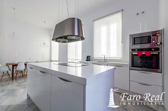 7 bedroom Villa for sale in Sanlúcar de Barrameda with pool garage - € 1,150,000 (Ref: 9420140)