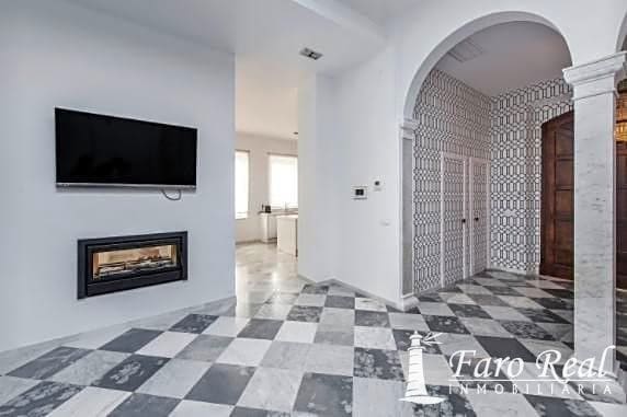 7 bedroom Villa for sale in Sanlúcar de Barrameda with pool garage - € 1,150,000 (Ref: 9420140)