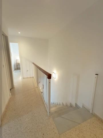 3 slaapkamer Villa te huur in Sanlúcar de Barrameda met garage - € 4.100 (Ref: 9420145)