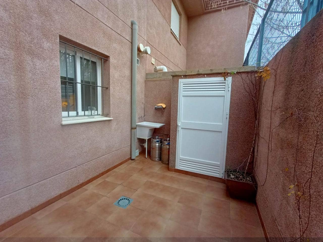 3 slaapkamer Villa te huur in Sanlucar de Barrameda met garage - € 4.100 (Ref: 9420145)