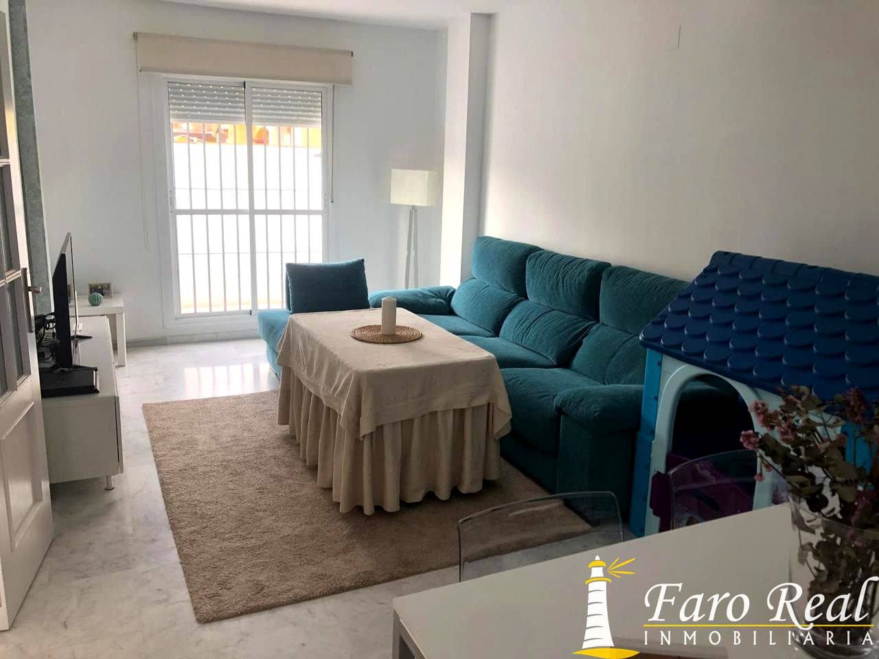 4 bedroom Villa for sale in Sanlucar de Barrameda with garage - € 240,000 (Ref: 9426202)