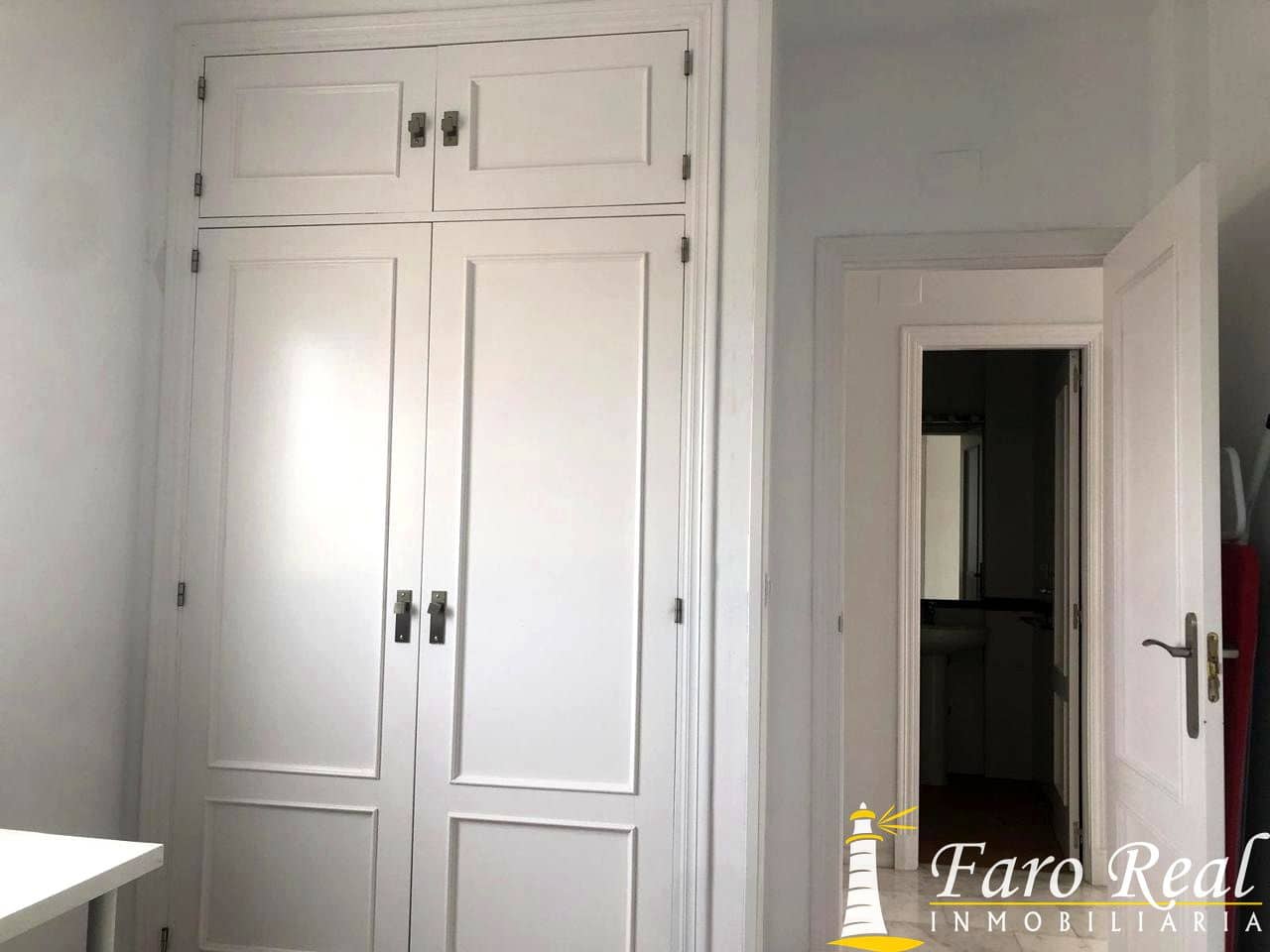 4 bedroom Villa for sale in Sanlucar de Barrameda with garage - € 240,000 (Ref: 9426202)