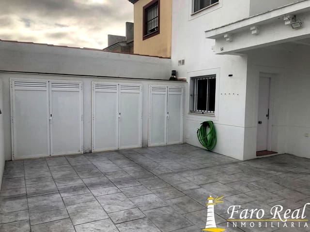 4 bedroom Villa for sale in Sanlúcar de Barrameda with garage - € 240,000 (Ref: 9426202)