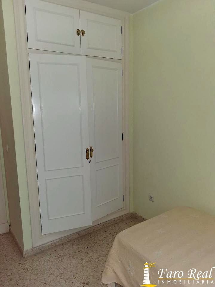 5 bedroom Villa for sale in Sanlucar de Barrameda with garage - € 370,000 (Ref: 9457749)