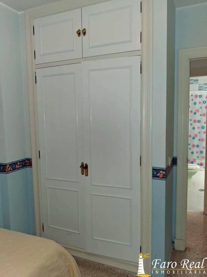 5 bedroom Villa for sale in Sanlucar de Barrameda with garage - € 370,000 (Ref: 9457749)