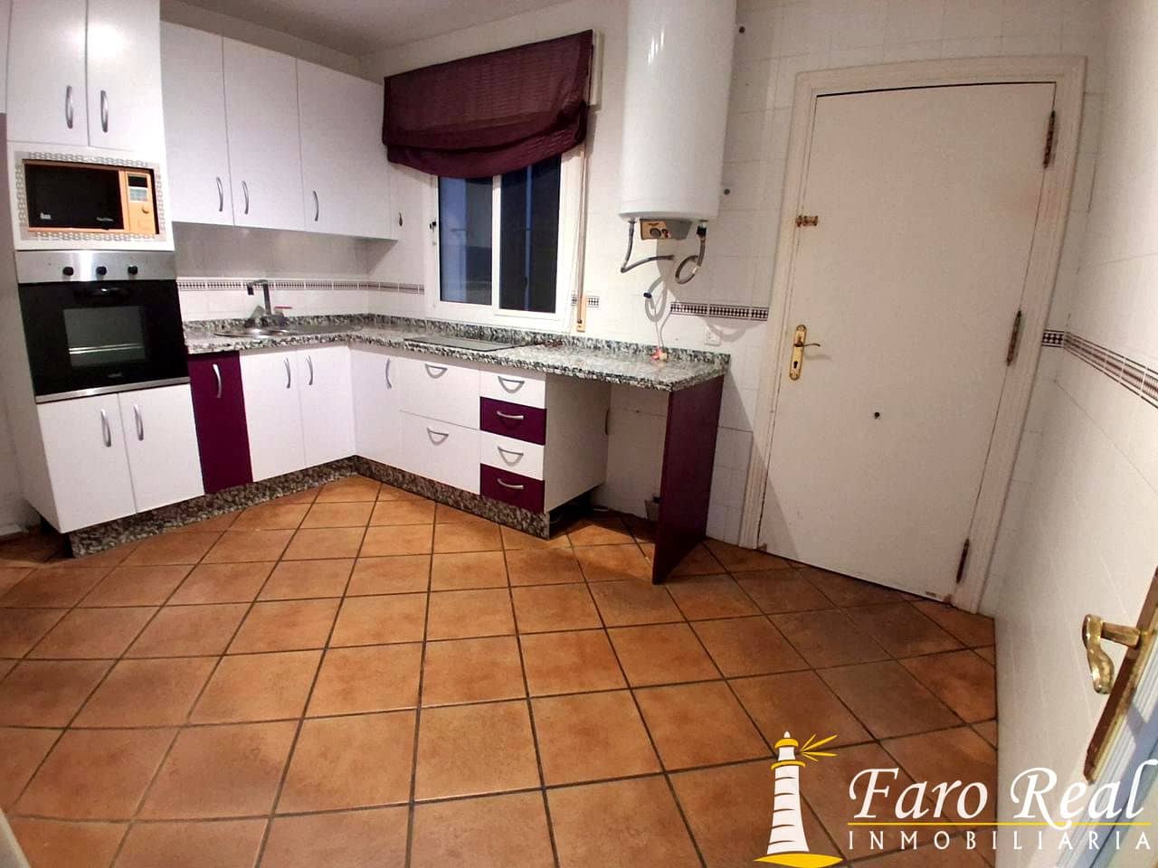 5 bedroom Villa for sale in Sanlucar de Barrameda with garage - € 370,000 (Ref: 9457749)