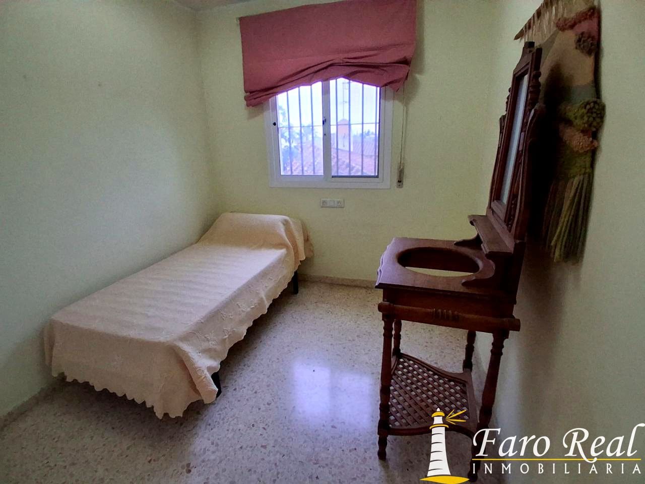 5 bedroom Villa for sale in Sanlucar de Barrameda with garage - € 370,000 (Ref: 9457749)