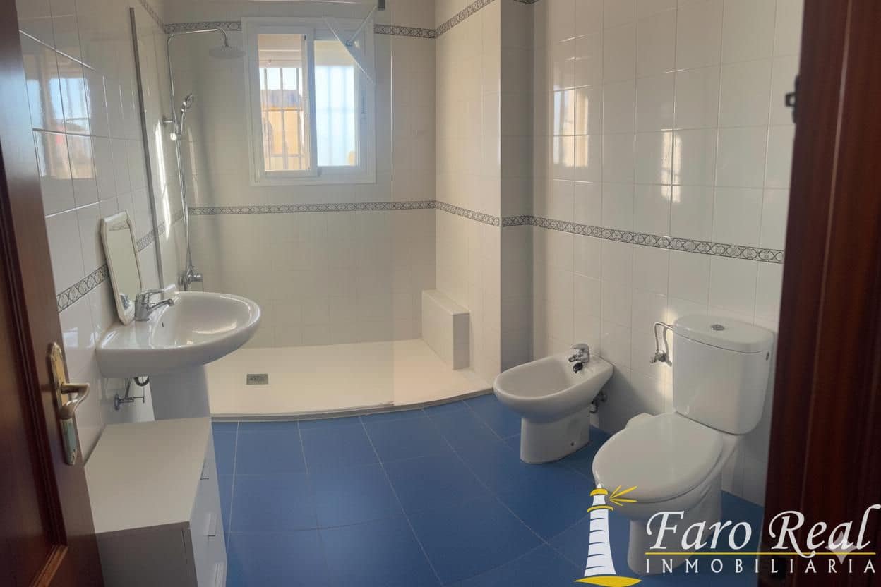 3 bedroom Villa for sale in Sanlucar de Barrameda with garage - € 230,000 (Ref: 9470668)