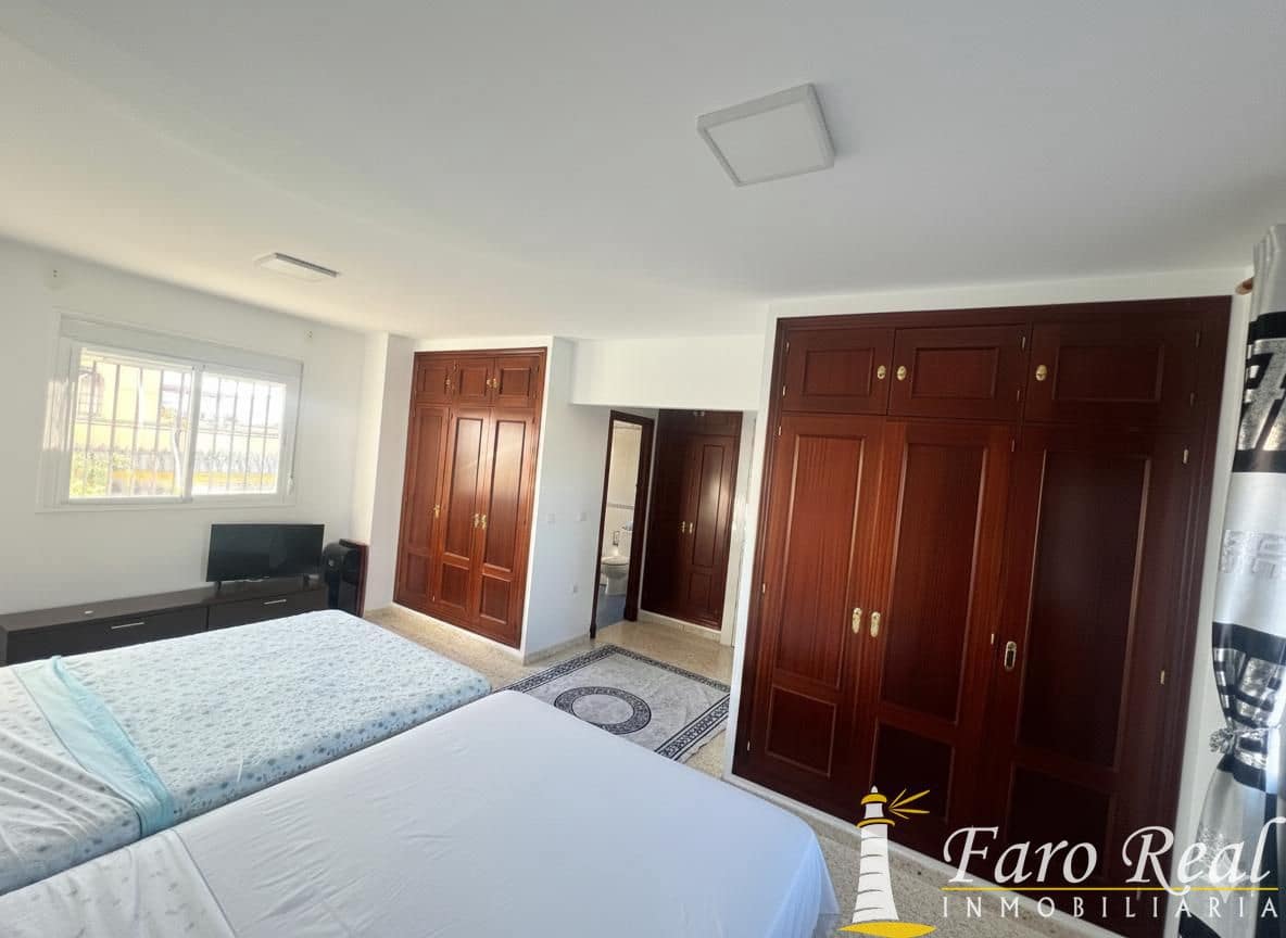 3 bedroom Villa for sale in Sanlucar de Barrameda with garage - € 230,000 (Ref: 9470668)