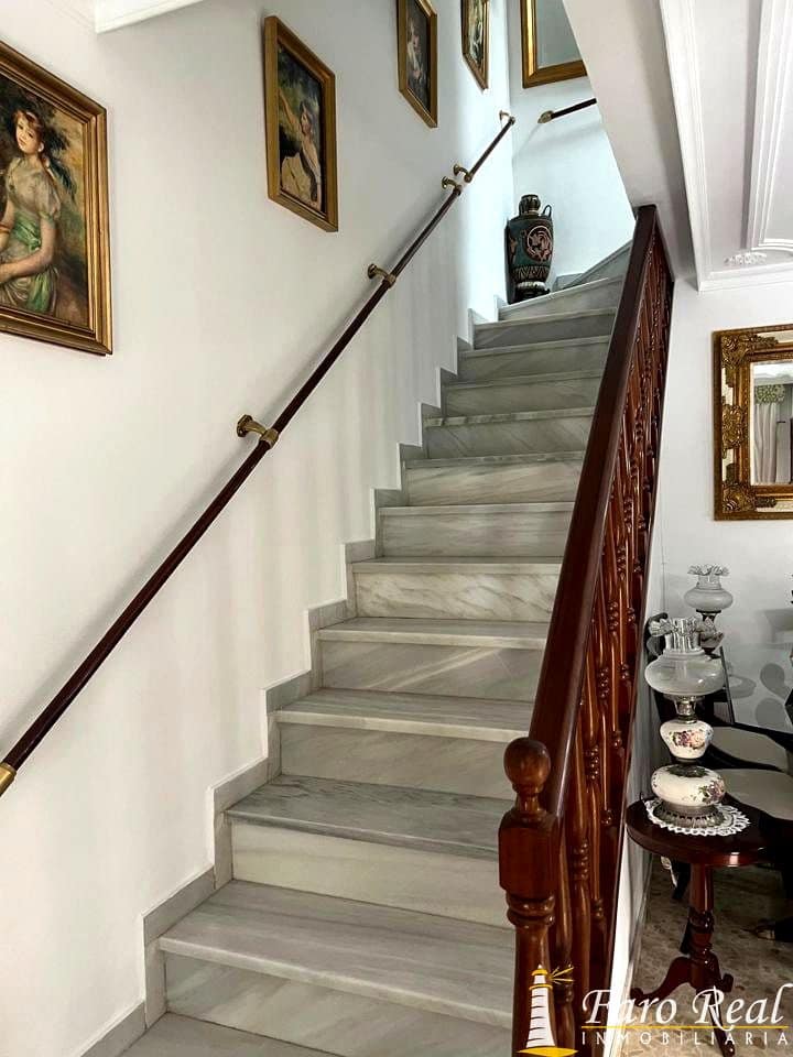 5 bedroom Villa for sale in Sanlucar de Barrameda - € 245,000 (Ref: 9471265)