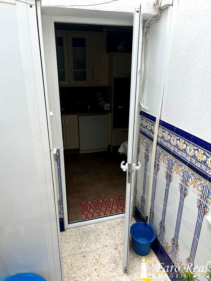 5 bedroom Villa for sale in Sanlucar de Barrameda - € 245,000 (Ref: 9471265)