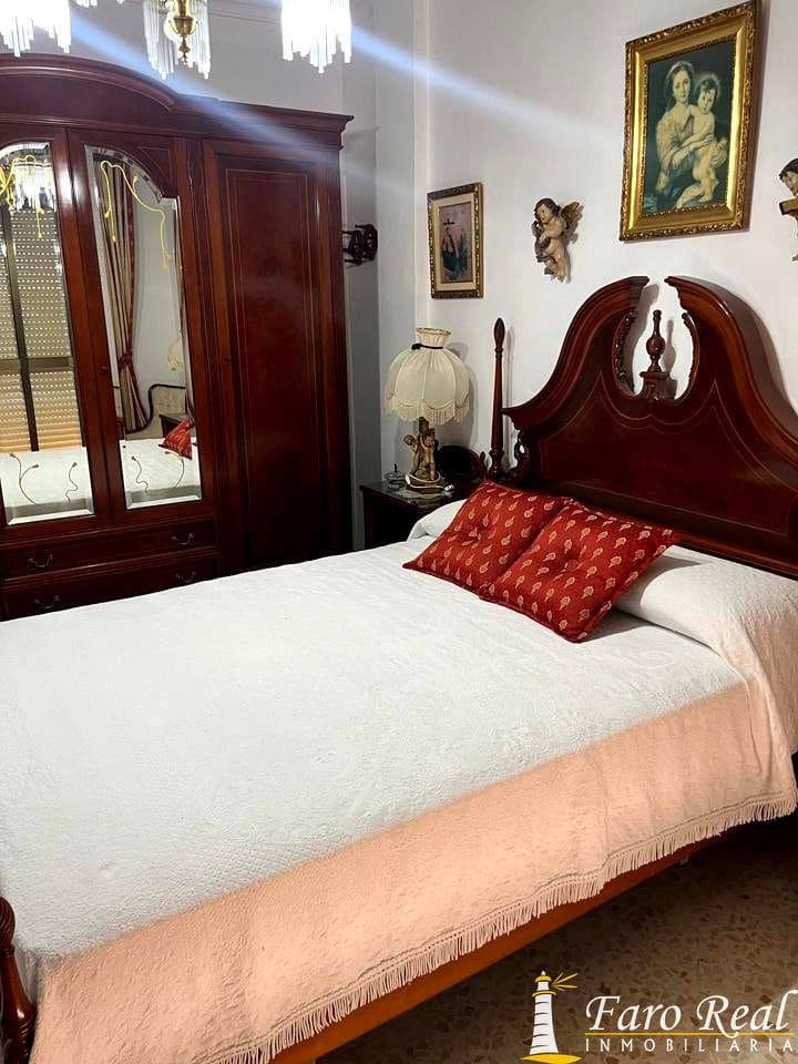 5 bedroom Villa for sale in Sanlucar de Barrameda - € 245,000 (Ref: 9471265)