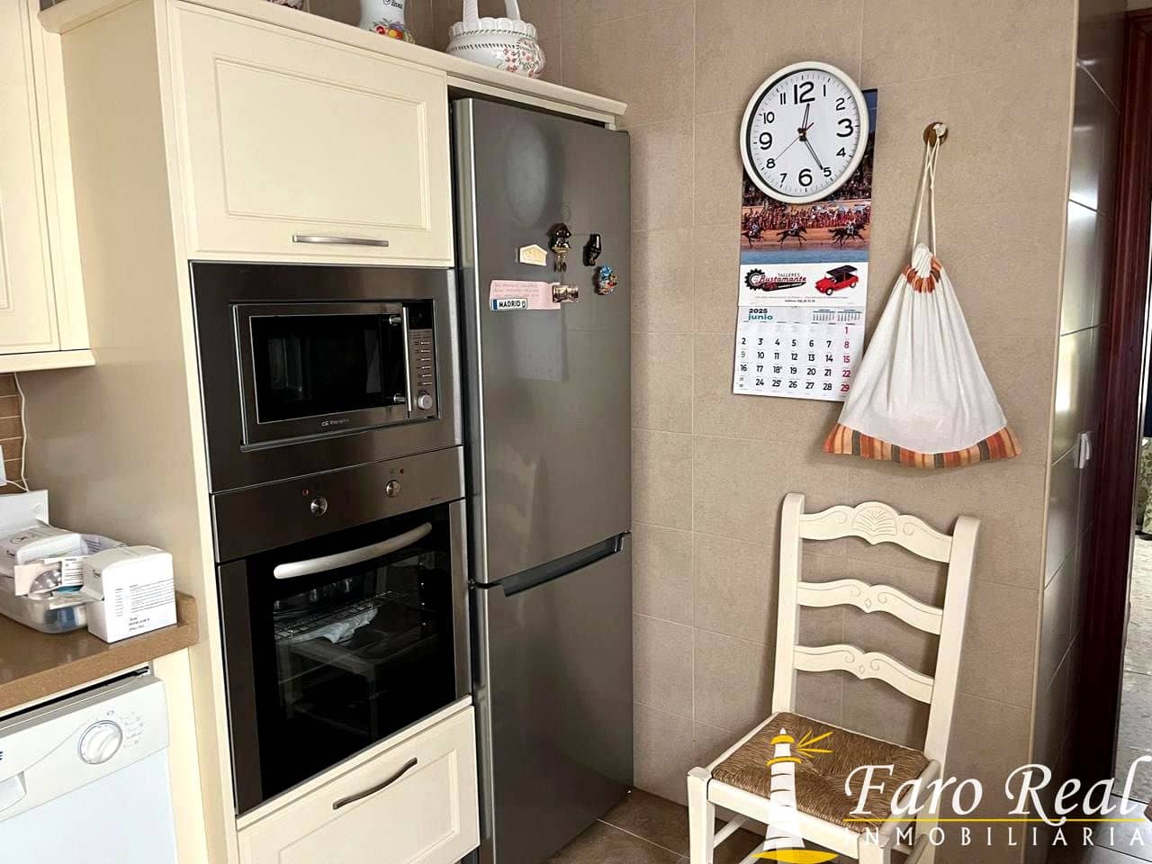 5 bedroom Villa for sale in Sanlucar de Barrameda - € 245,000 (Ref: 9471265)