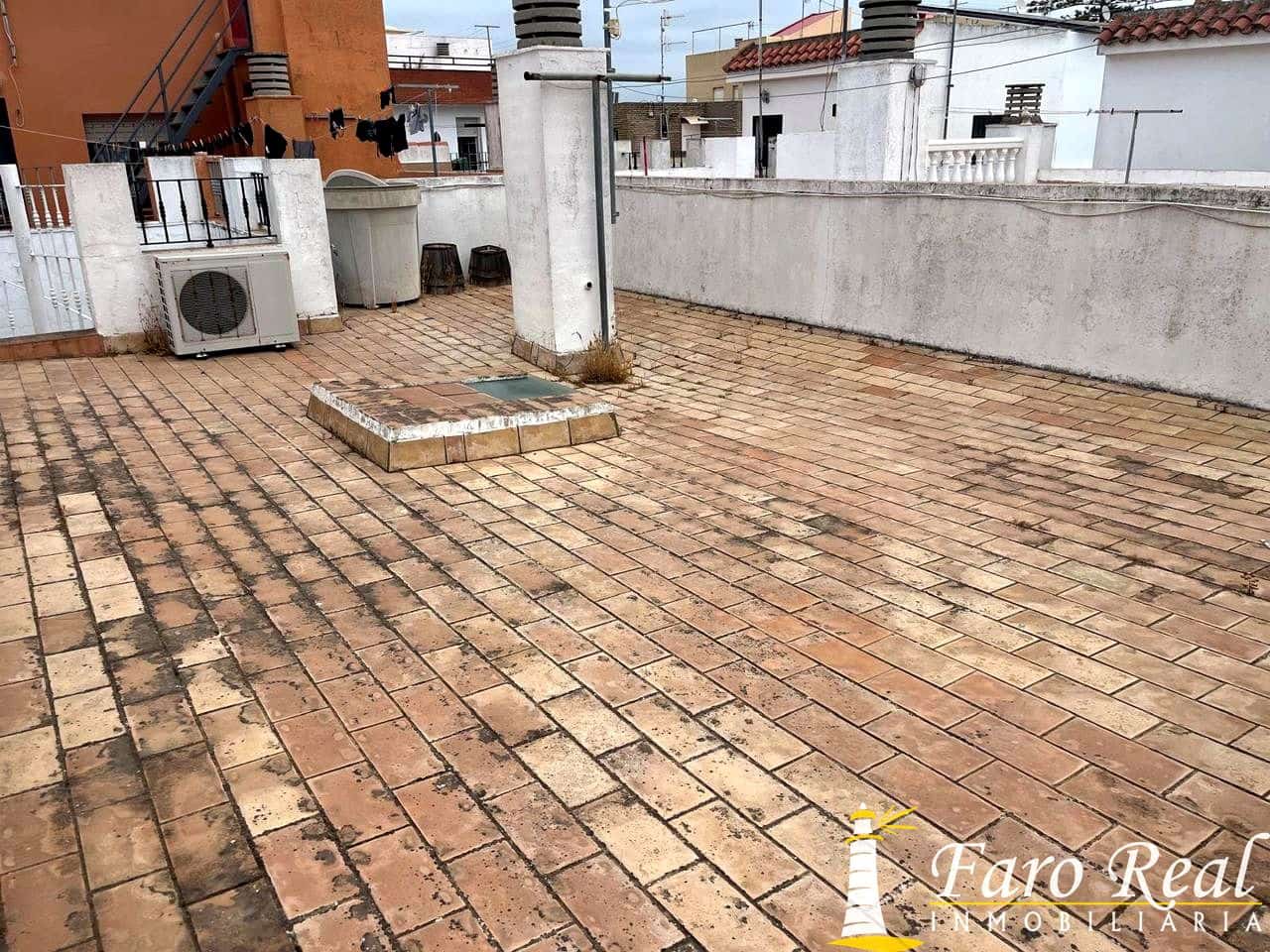 5 bedroom Villa for sale in Sanlucar de Barrameda - € 245,000 (Ref: 9471265)