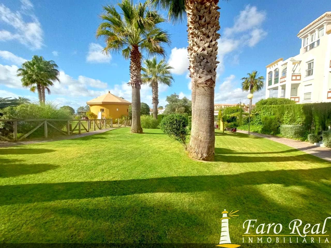 2 bedroom Flat for sale in Sanlucar de Barrameda with pool garage - € 195,000 (Ref: 9471266)
