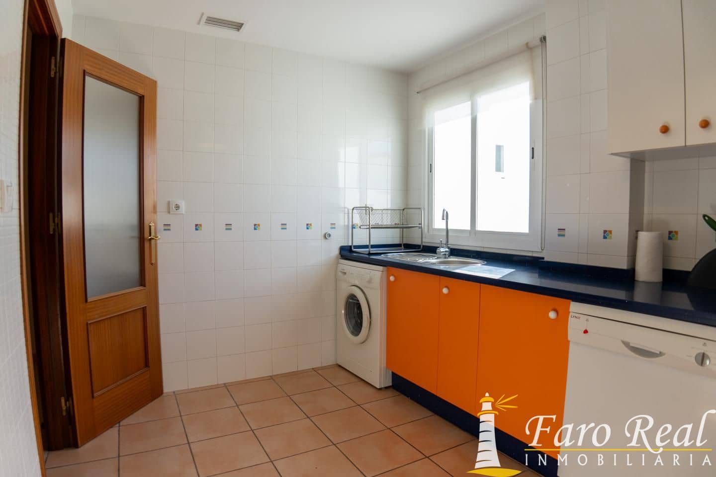 2 bedroom Flat for sale in Sanlucar de Barrameda with pool garage - € 195,000 (Ref: 9471266)