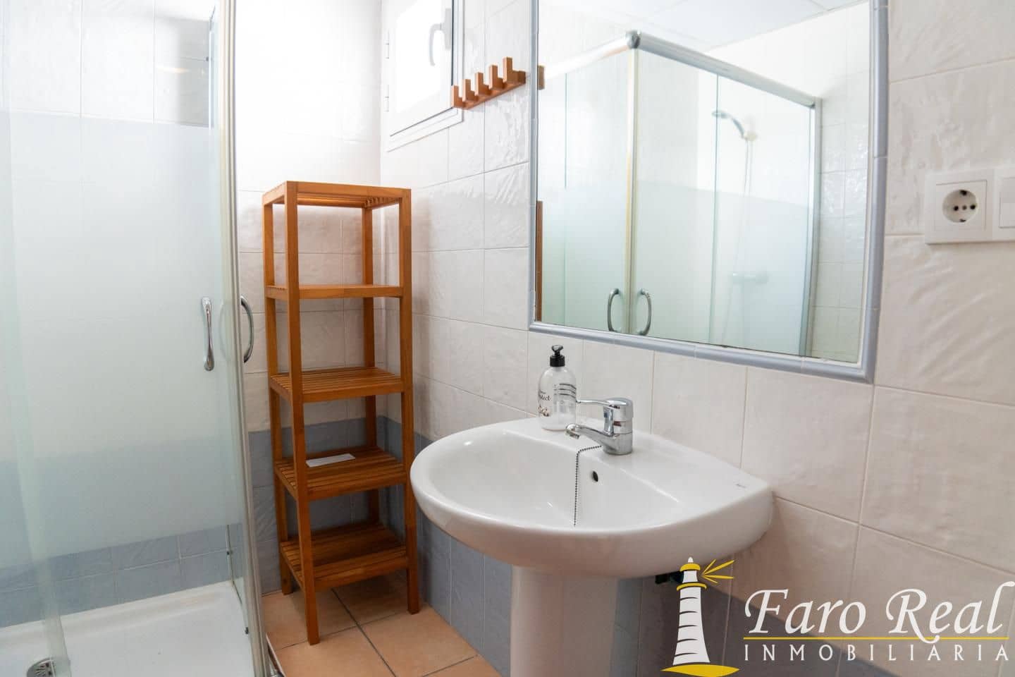 2 bedroom Flat for sale in Sanlucar de Barrameda with pool garage - € 195,000 (Ref: 9471266)