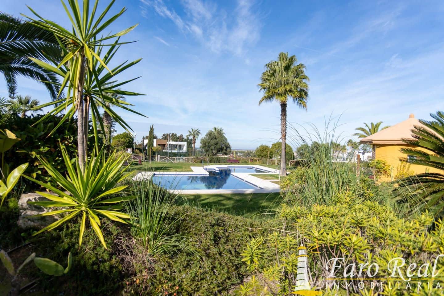 2 bedroom Flat for sale in Sanlucar de Barrameda with pool garage - € 195,000 (Ref: 9471266)