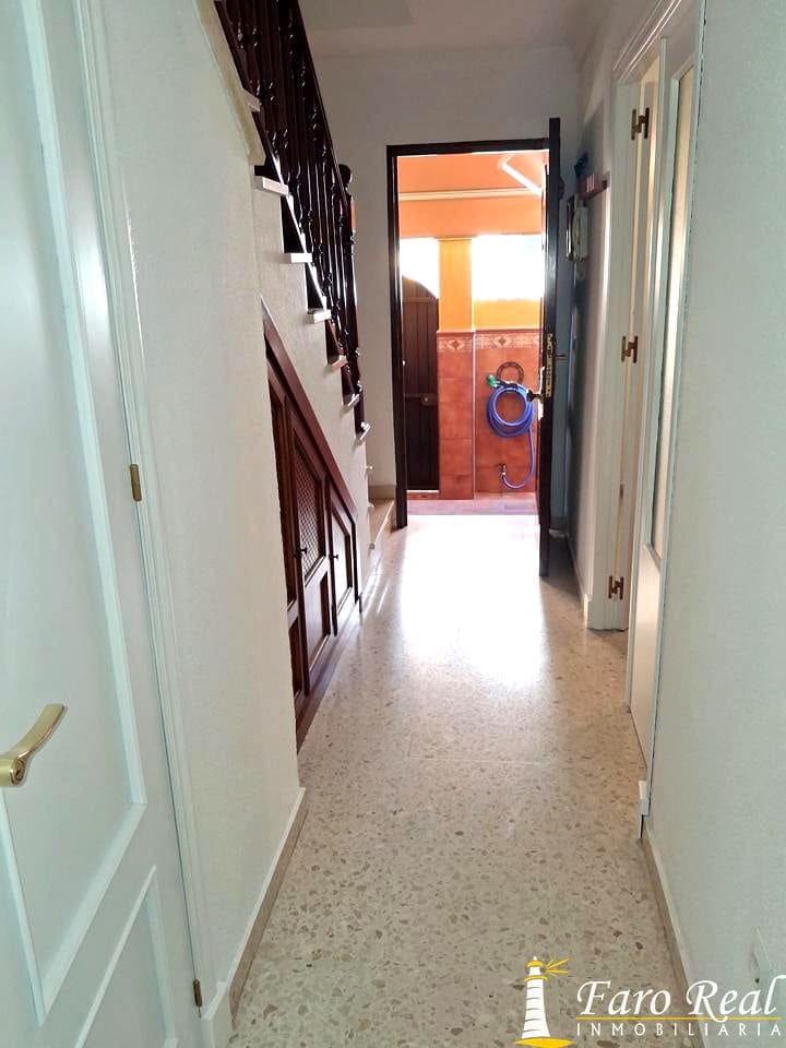 3 bedroom Villa for sale in Sanlucar de Barrameda with garage - € 235,000 (Ref: 9471267)