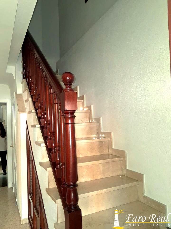 3 bedroom Villa for sale in Sanlucar de Barrameda with garage - € 235,000 (Ref: 9471267)